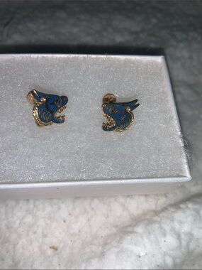 MMA Gold  Tone Blue Enamel Chinese Dragon Clip-On Earrings
Vintage 1977 MMA
